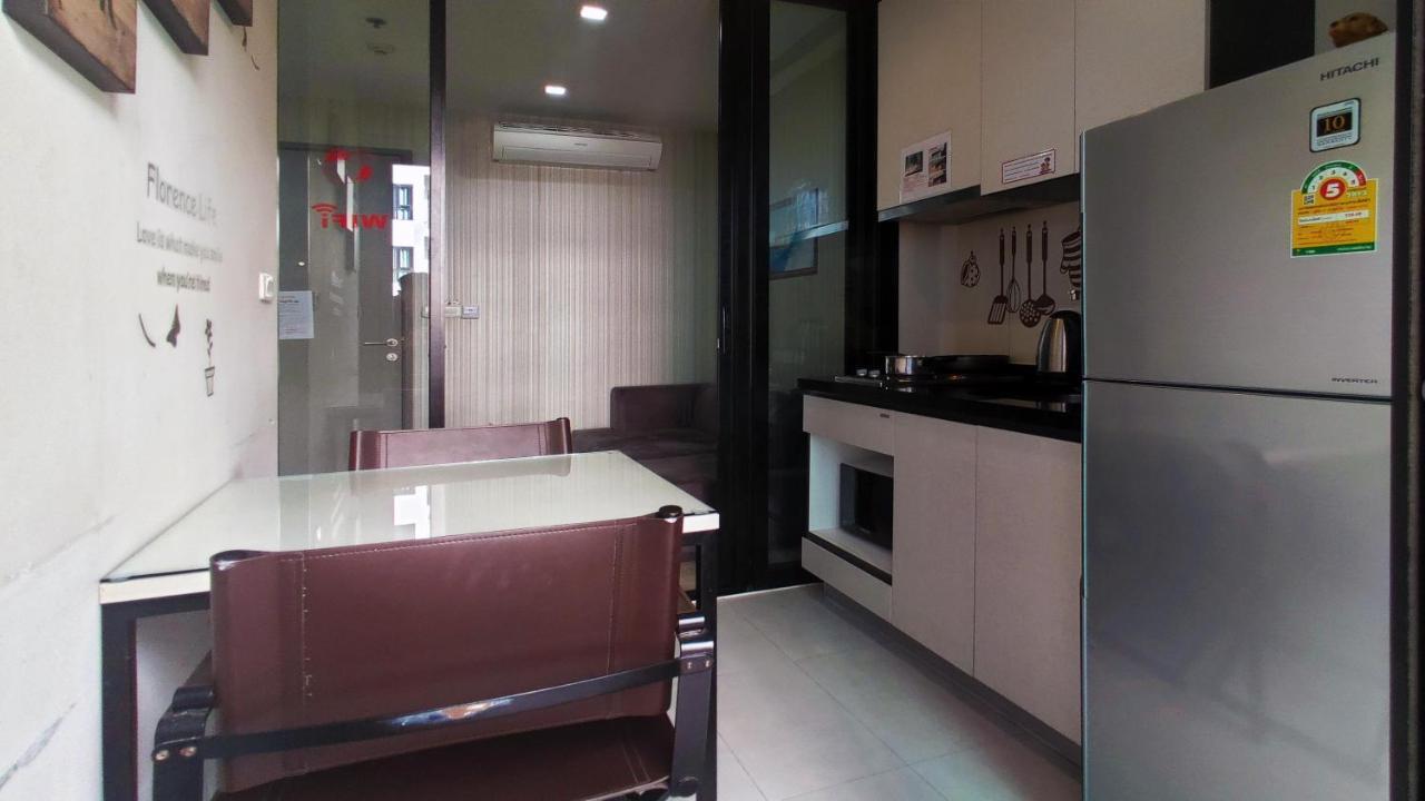 Many The Base Apartemen *