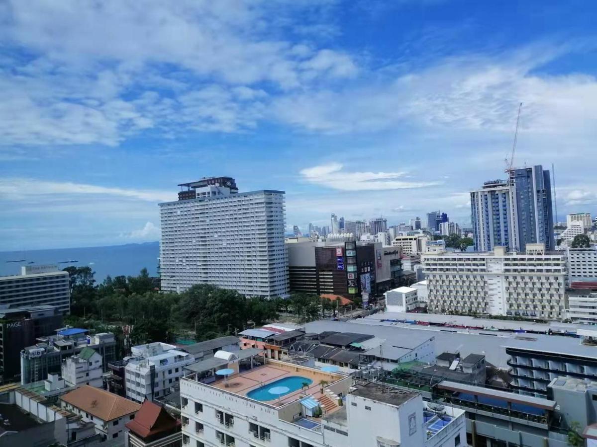 Many The Base Apartemen *