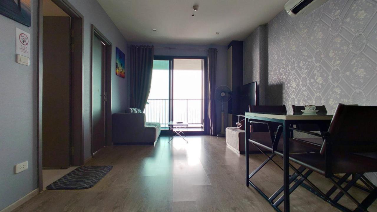 Many The Base Apartemen